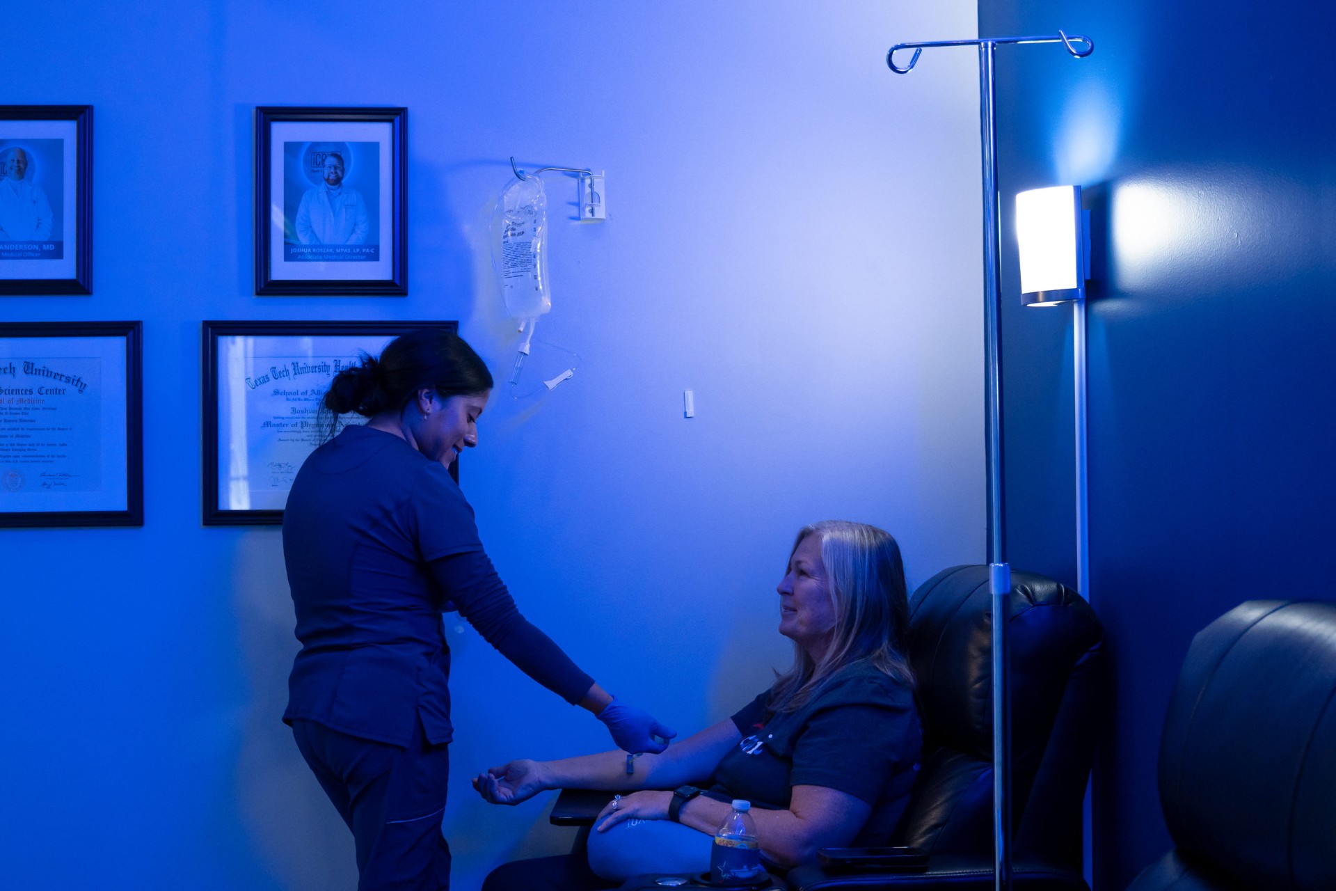 iCRYO Clifton Park guest receiving NAD+ therapy with RN supervision