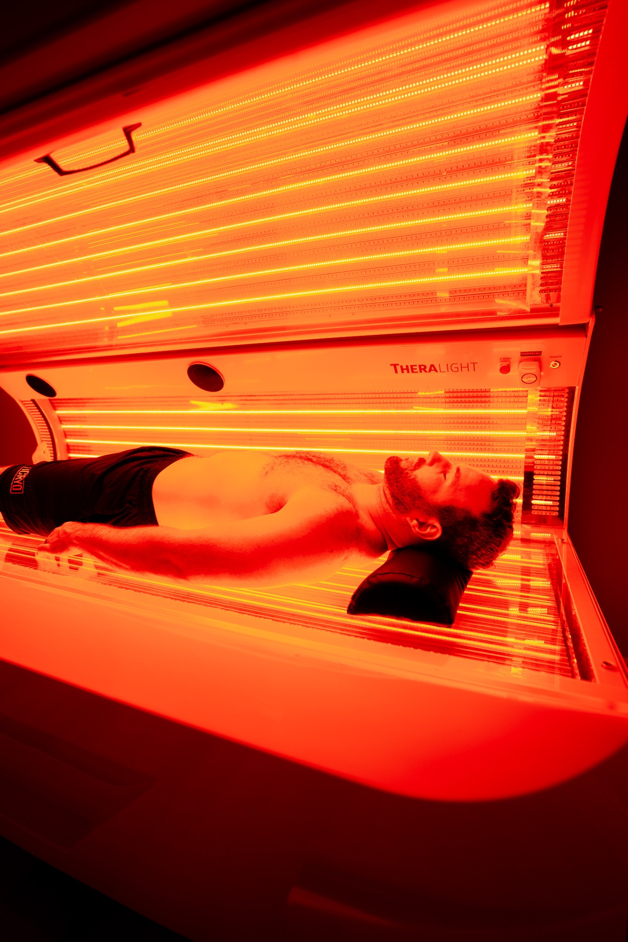 Red light therapy bed at iCRYO Clifton Park